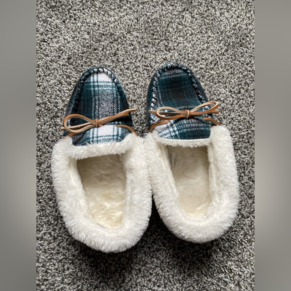 Women’s Sonoma loafers, size medium (7/8)